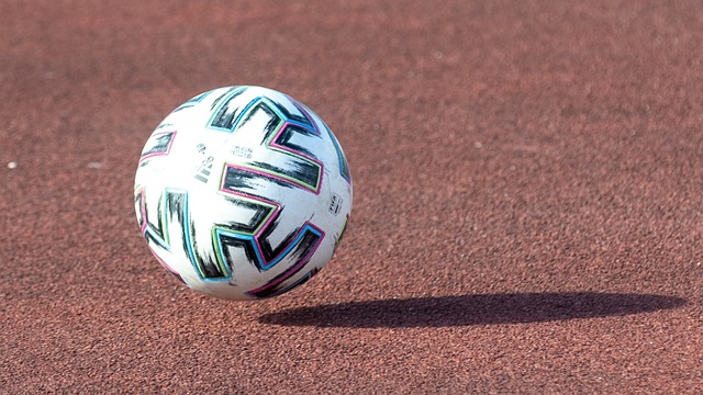 利物浦萨拉赫末段进球险胜曼联